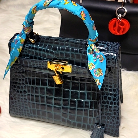 Genuine leather crocodile embossed bag - Picture 3 of 13